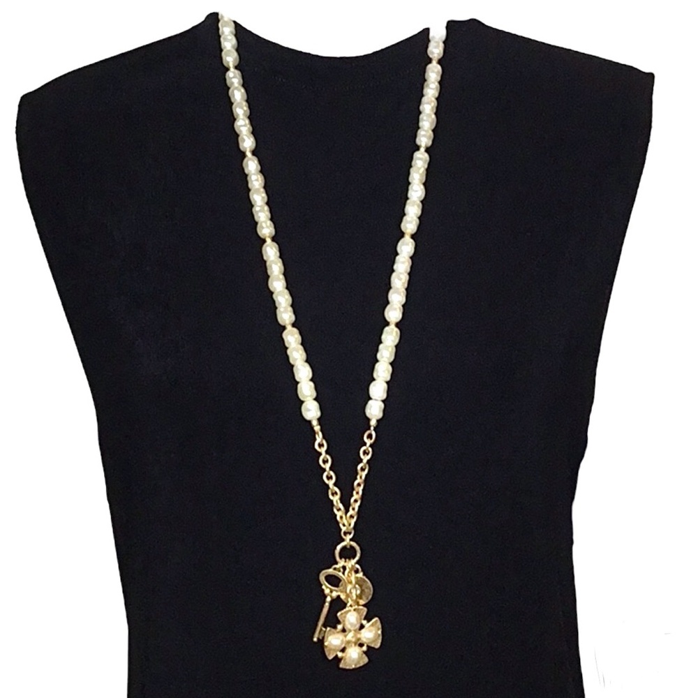 CHICO’S Faux Pearl Necklace - Picture 2 of 5